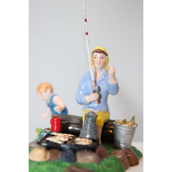 Dept 56 Snow Village - Weekend Getaway - Picture 6 of 8